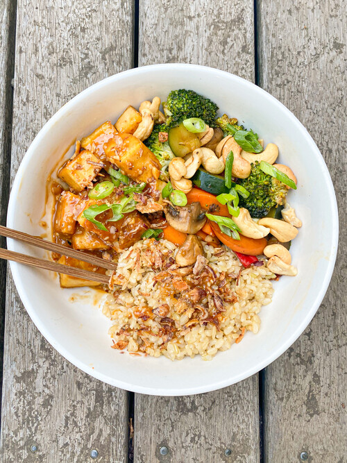 Tofu and cashew stir fry